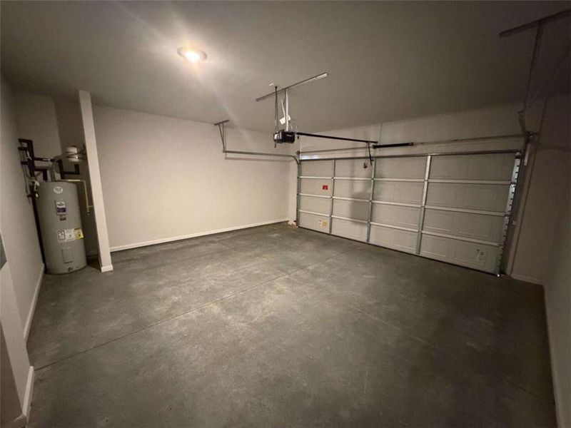 Spacious, unfurnished interior of a new home in , Eastanollee (Image 19).