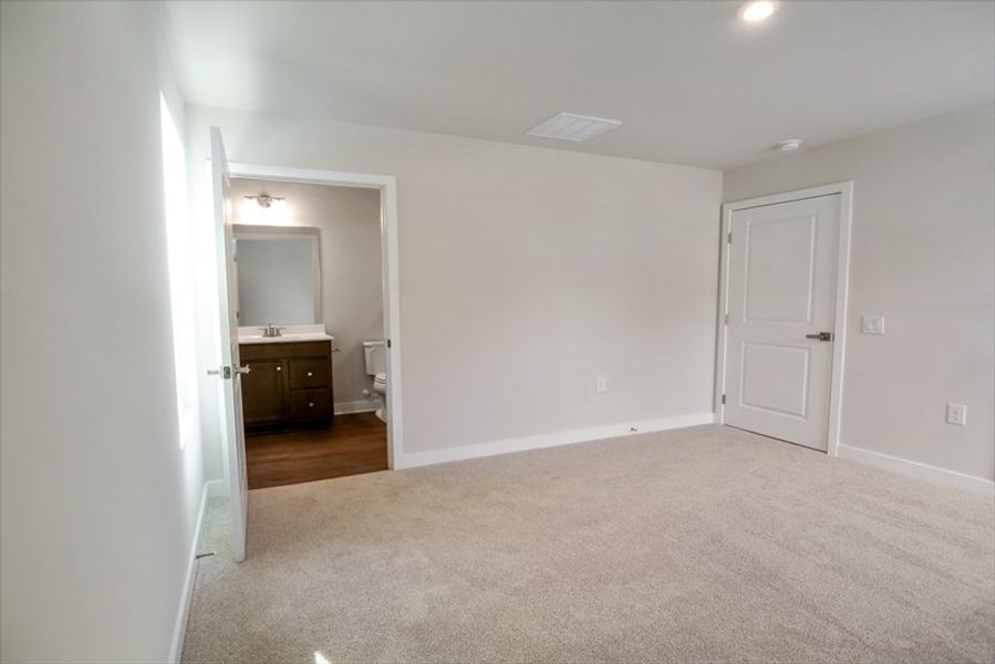 Spacious, unfurnished interior of a new home in Waverly Springs, Woodruff (Image 17). Spacious, unfurnished interior of a new home in Waverly Springs, Woodruff (Image 17).