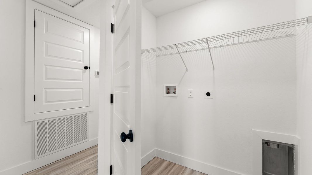 Spacious, unfurnished interior of a new home in Colonial East Townhomes, Panama City Beach (Image 28).