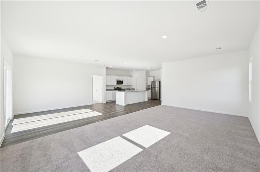 Spacious, unfurnished interior of a new home in Crescent Pointe, Carrollton (Image 24).