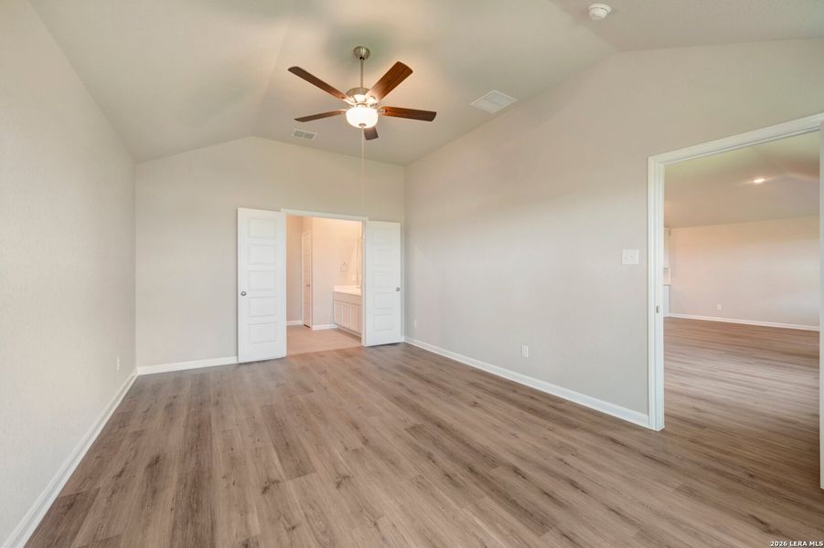 Spacious, unfurnished interior of a new home in Legacy Hills, San Antonio (Image 20).