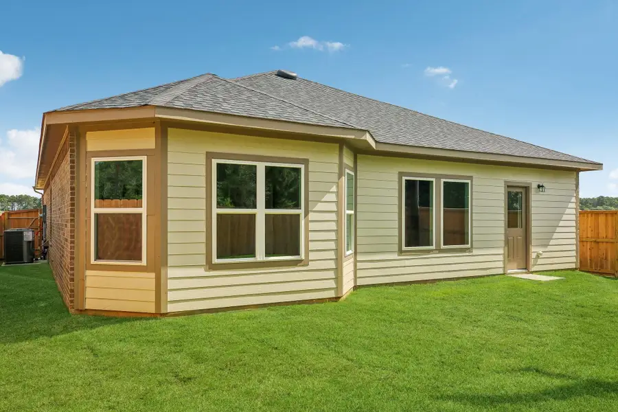 Exterior details and patio area of a home in Sorella, Tomball (Image 4).