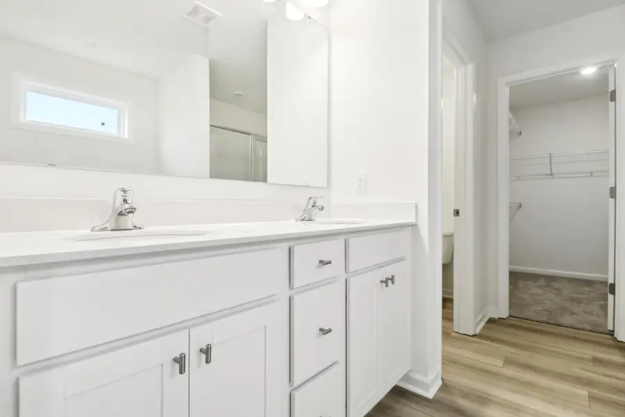 Furnished interior view inside a new home in Whiskey Run, New Ellenton (Image 4).
