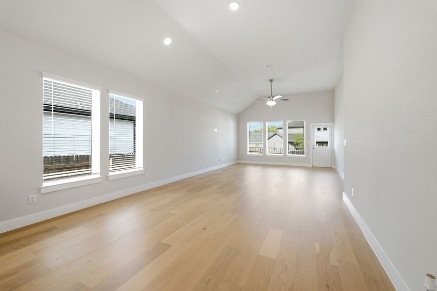 Spacious, unfurnished interior of a new home in Sanctuary, Salado (Image 19).