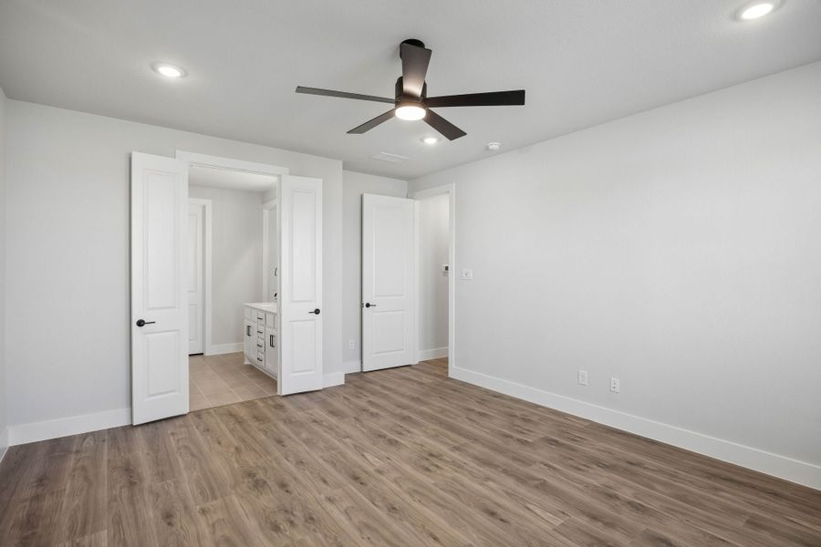 Spacious, unfurnished interior of a new home in Painted Tree Woodland West, McKinney (Image 18).