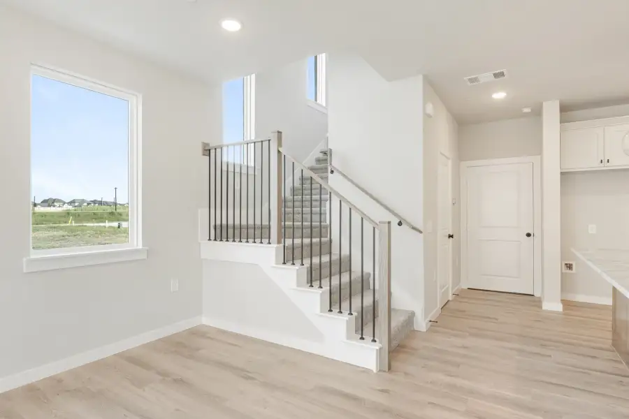 Spacious, unfurnished interior of a new home in Ten Mile Creek, Celina (Image 25).