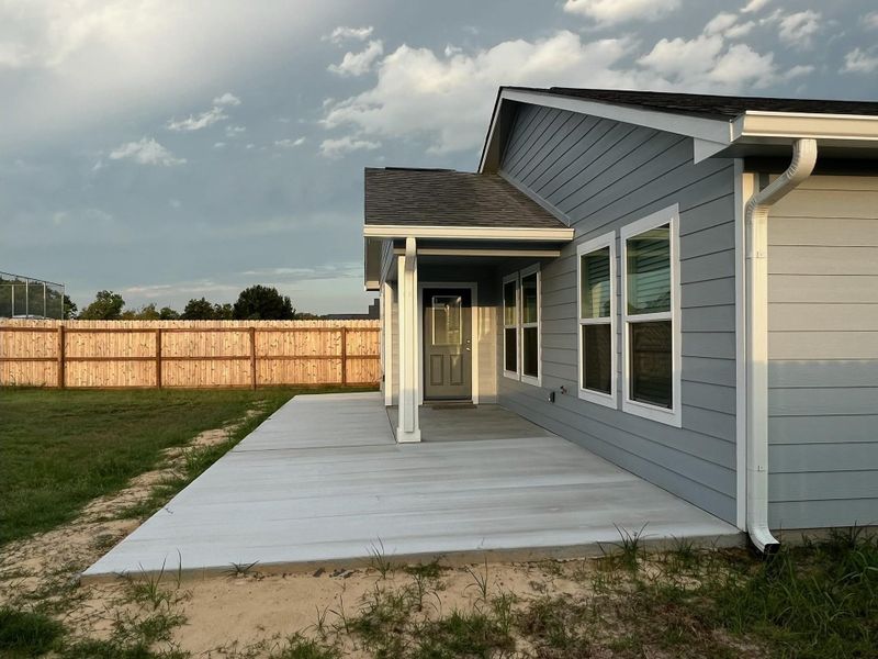 Exterior details and patio area of a home in , Palacios (Image 3).