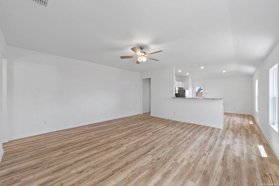 Spacious, unfurnished interior of a new home in , San Antonio (Image 12).