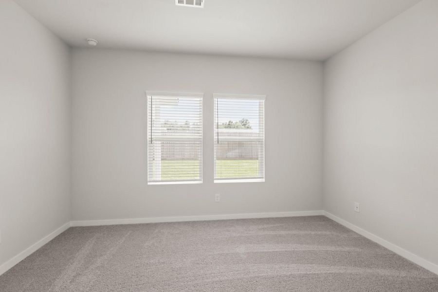 Spacious, unfurnished interior of a new home in Sherwood Glen, Conroe (Image 7).