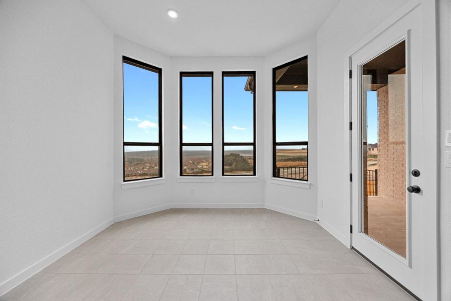 Spacious, unfurnished interior of a new home in Lakeside at Tessera on Lake Travis, Lago Vista (Image 11).