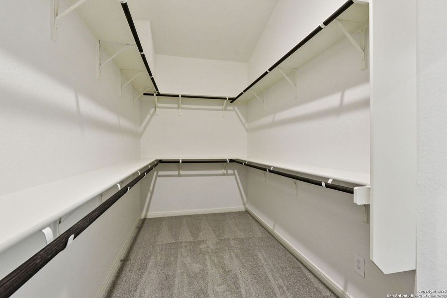 Image 45 of a home in Fox Falls.