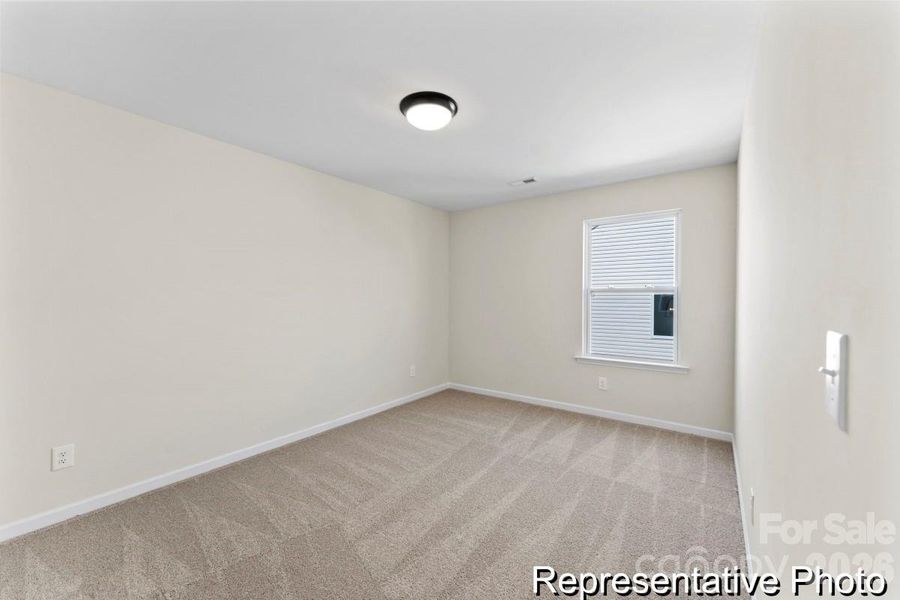 Spacious, unfurnished interior of a new home in Beaver Creek, Statesville (Image 7).