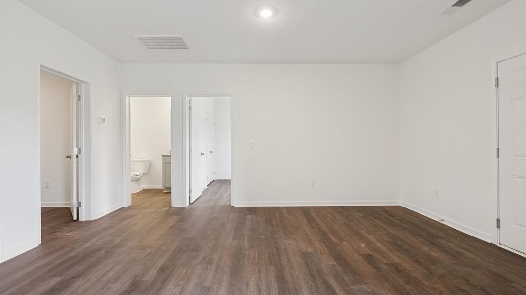 Spacious, unfurnished interior of a new home in Whispering Springs, Maryville (Image 35).