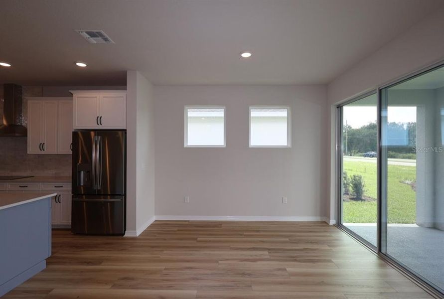 Spacious, unfurnished interior of a new home in Lakeside at Satilla, St. Cloud (Image 5).
