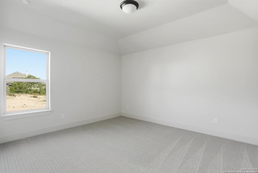 Spacious, unfurnished interior of a new home in Kinder Ranch 70's, San Antonio (Image 41).