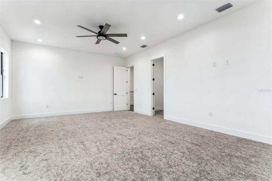 Spacious, unfurnished interior of a new home in , Tampa (Image 47).
