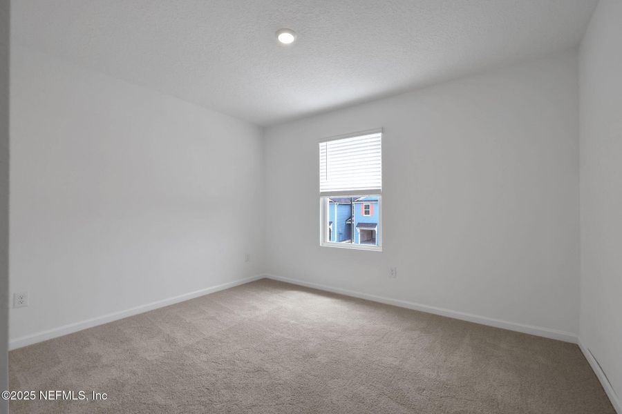 Spacious, unfurnished interior of a new home in Atlantis Pointe, Middleburg (Image 23).