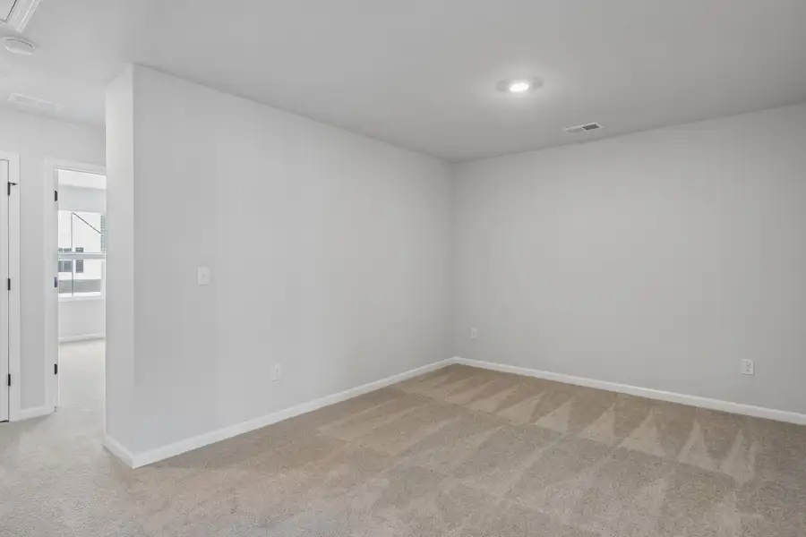 Spacious, unfurnished interior of a new home in Dawson Pointe, Summerville (Image 10).