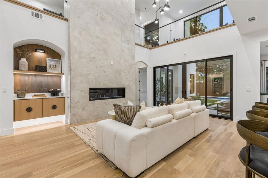 Furnished interior view inside a new home in , Dallas (Image 10).