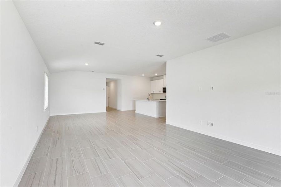 Spacious, unfurnished interior of a new home in , Palm Coast (Image 16).