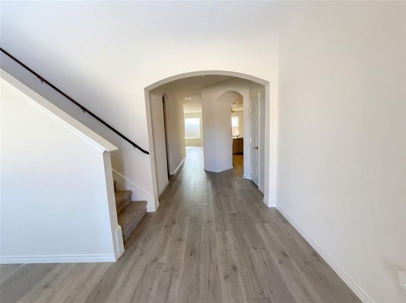 Spacious, unfurnished interior of a new home in Silverado, Aubrey (Image 9).