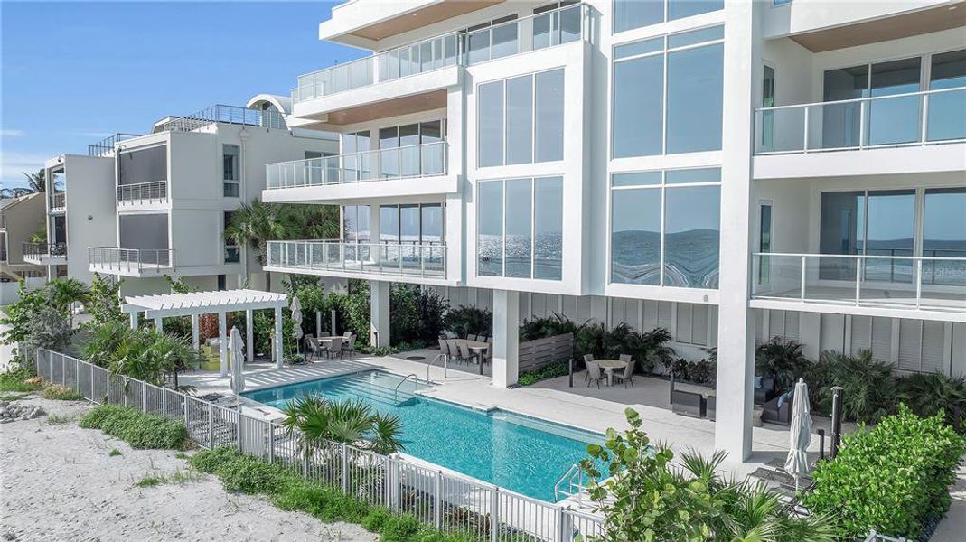 Condo located in Sarasota, FL showcasing its design and architecture (Image 30). Condo located in Sarasota, FL showcasing its design and architecture (Image 30).