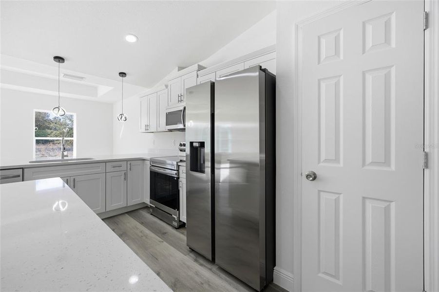 Furnished interior view inside a new home in , Dunnellon (Image 12).