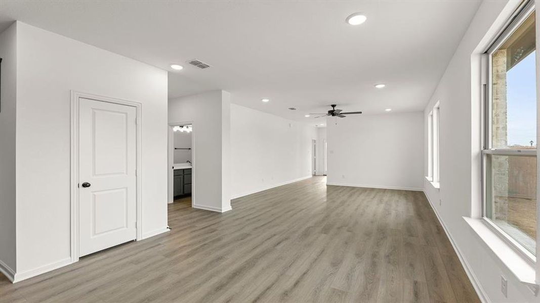 Spacious, unfurnished interior of a new home in Churchill 40s, Anna (Image 26). Spacious, unfurnished interior of a new home in Churchill 40s, Anna (Image 26).