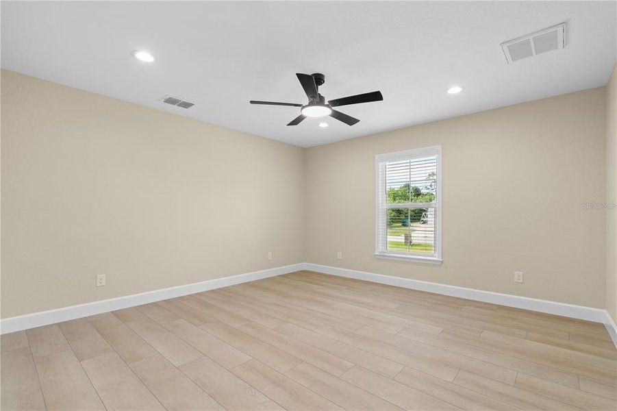 Spacious, unfurnished interior of a new home in , Englewood (Image 38).