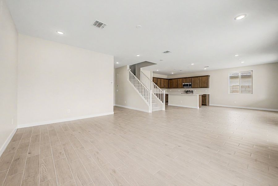 Spacious, unfurnished interior of a new home in Bentridge, Buckeye (Image 8).