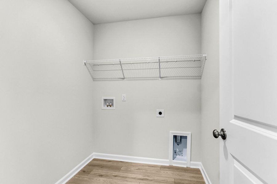 Spacious, unfurnished interior of a new home in Central Creek, Goose Creek (Image 24).