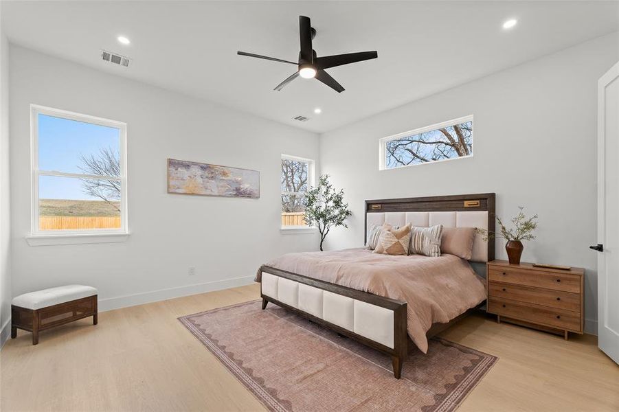 Furnished interior view inside a new home in , Dallas (Image 8).