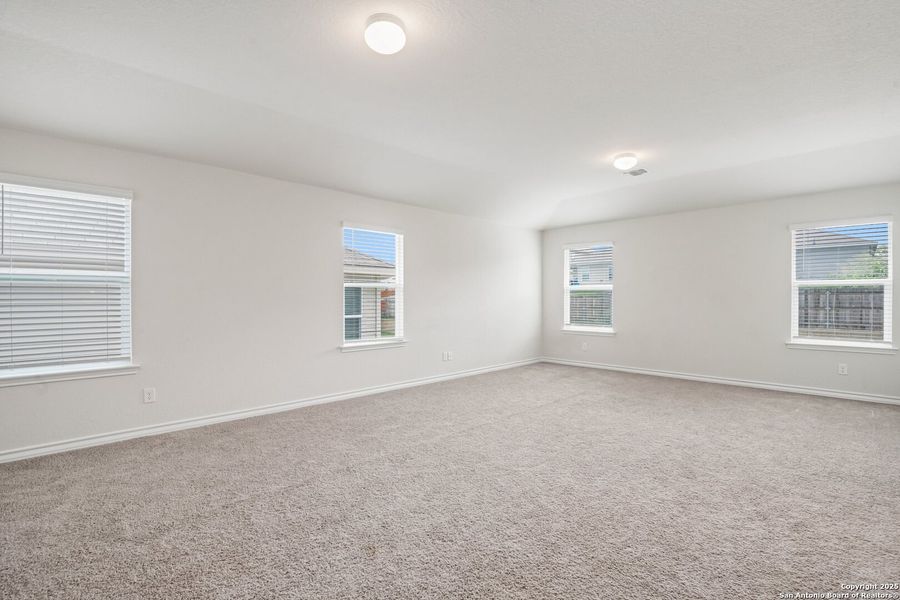 Spacious, unfurnished interior of a new home in Laurel Vistas, San Antonio (Image 23).