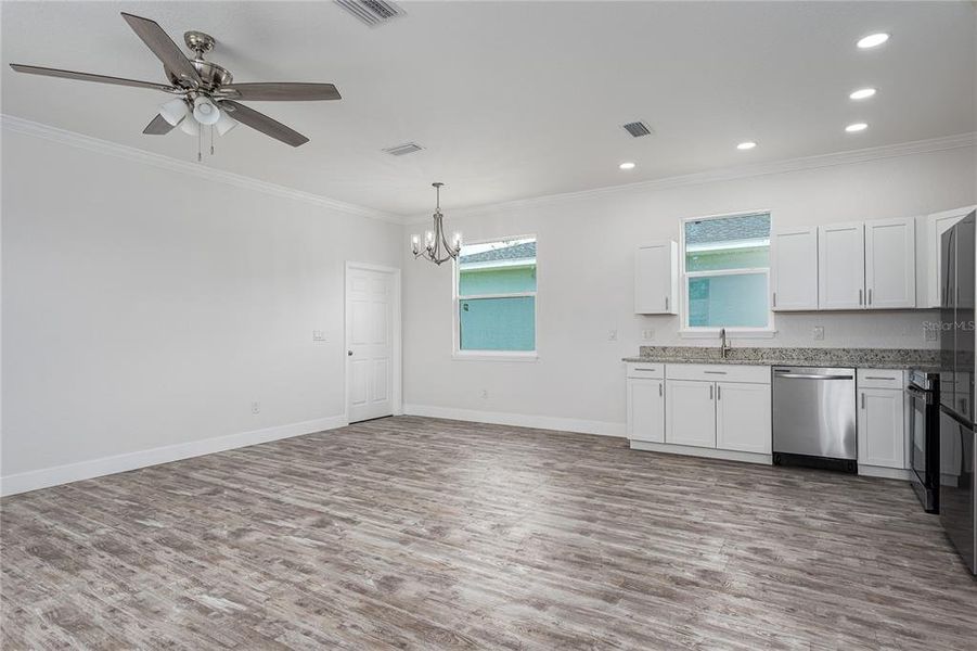 Spacious, unfurnished interior of a new home in , Palmetto (Image 8).