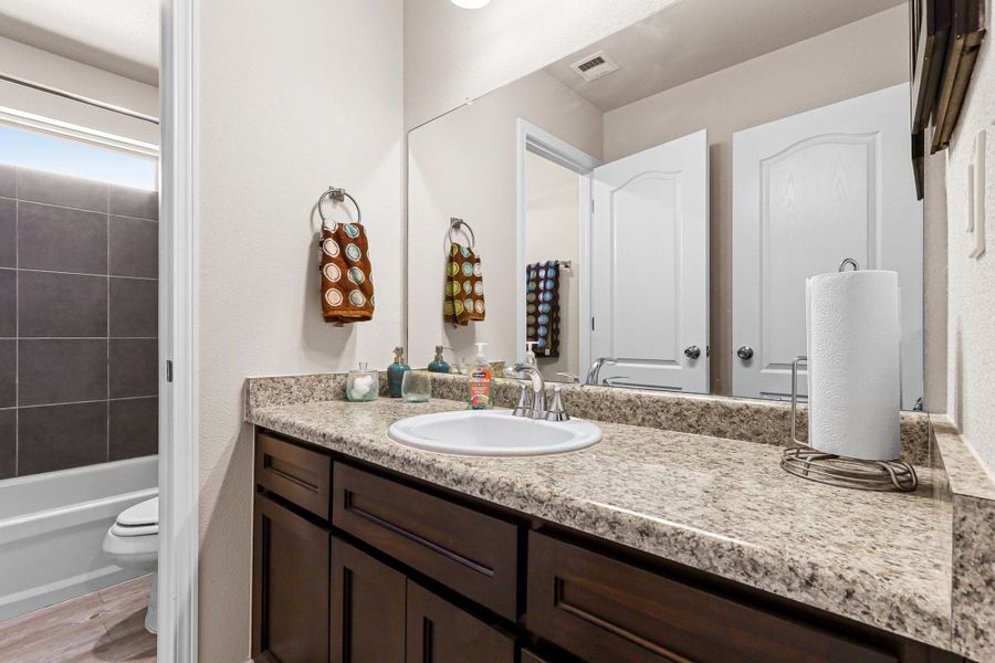 Furnished interior view inside a new home in Rancho Desierto Bello, El Paso (Image 9).