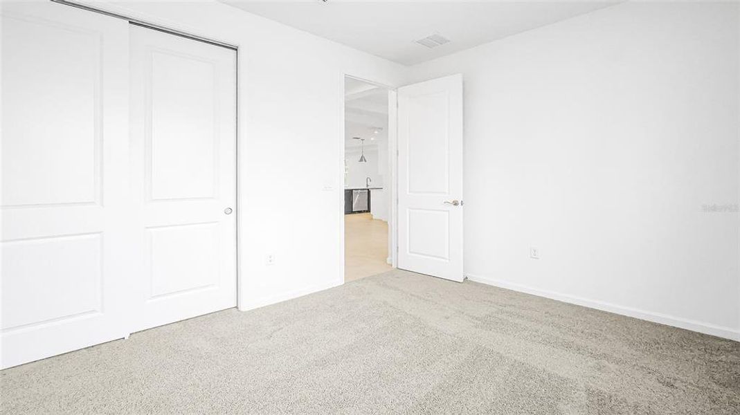 Spacious, unfurnished interior of a new home in Cresswind at Hammock Oaks, Lady Lake (Image 41).