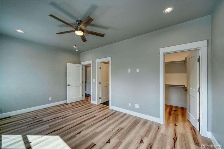 Spacious, unfurnished interior of a new home in , Salida (Image 27).