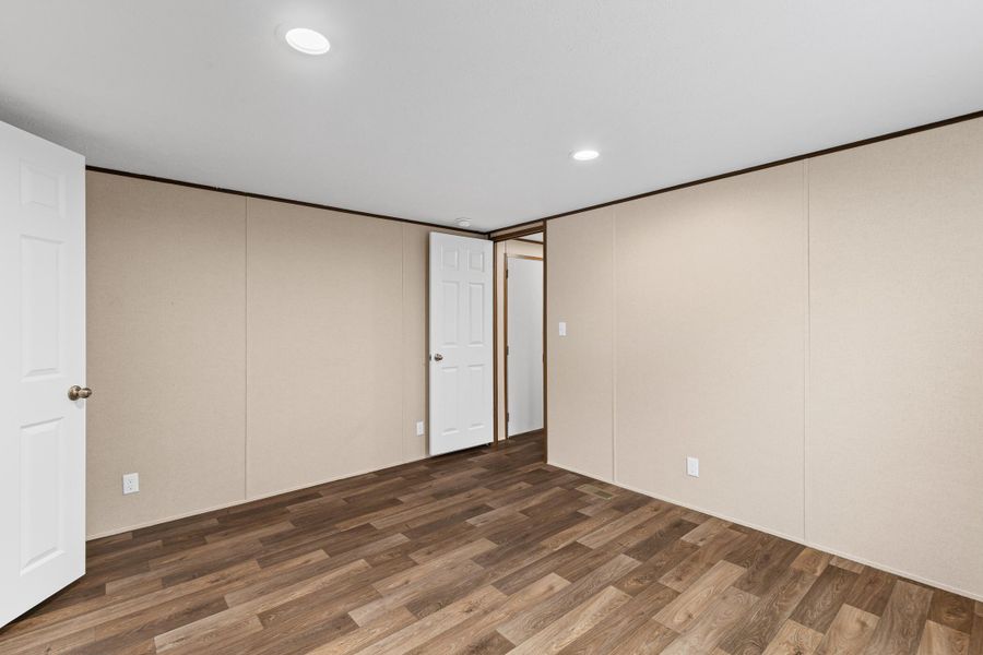 Spacious, unfurnished interior of a new home in , Summerville (Image 21).