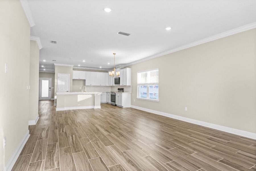 Spacious, unfurnished interior of a new home in Lake Merial, Panama City (Image 30).