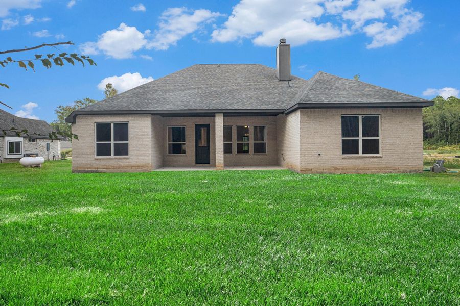 Exterior details and patio area of a home in Encino Estates, Dayton (Image 2).
