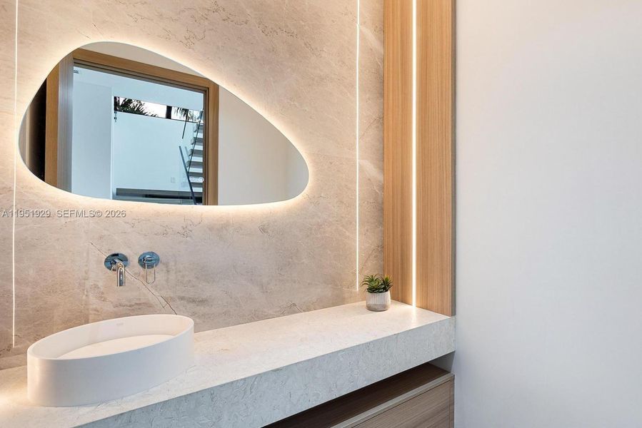 Image 33 of a home in .