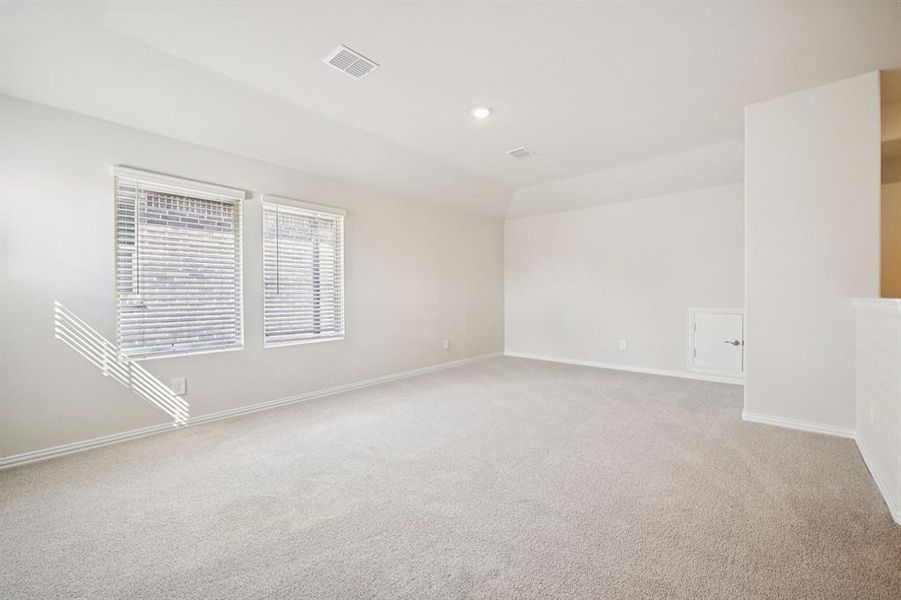 Spacious, unfurnished interior of a new home in Eastridge - Signature Series, McKinney (Image 28).