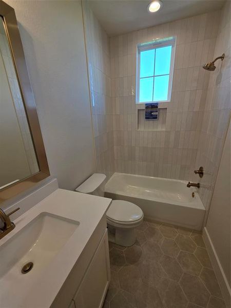 Furnished interior view inside a new home in Aledo Heights - Aledo ISD, Aledo (Image 10).