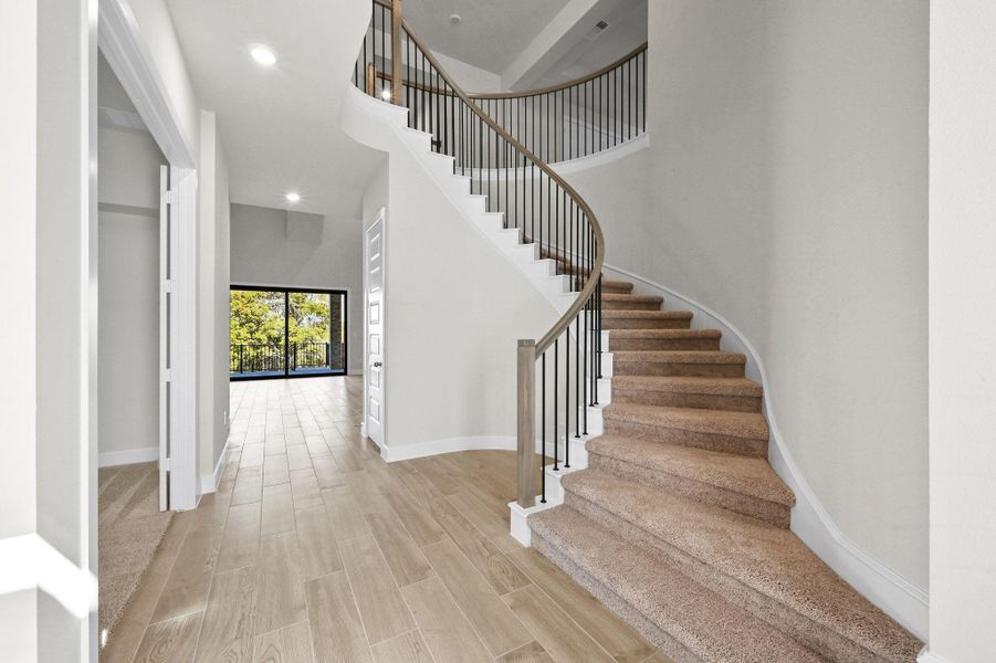 Spacious, unfurnished interior of a new home in Santa Rita Ranch, Liberty Hill (Image 17).