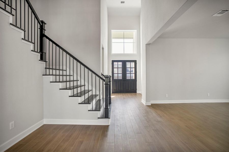 Spacious, unfurnished interior of a new home in Sienna 70′ Lots, Missouri City (Image 30).