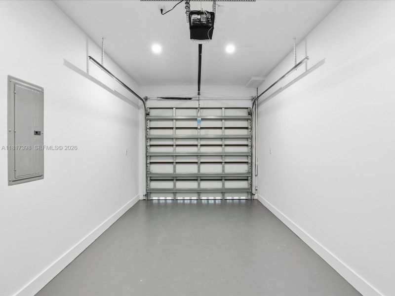 Spacious, unfurnished interior of a new home in , Miami (Image 27).