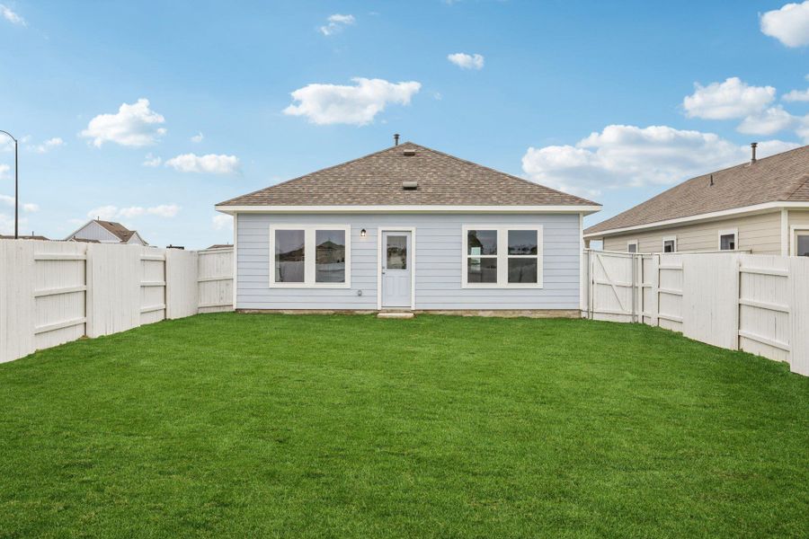 Exterior details and patio area of a home in Harvest Ridge, Elgin (Image 4).