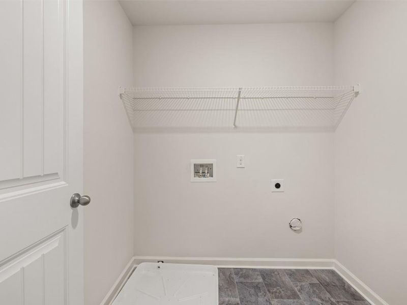 Spacious, unfurnished interior of a new home in Oaks at Cedar Grove, Fairburn (Image 9).