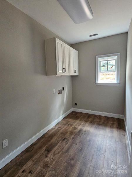 Spacious, unfurnished interior of a new home in , Lancaster (Image 4).