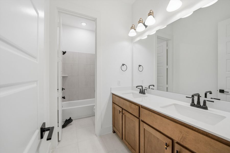 Furnished interior view inside a new home in Eagle Ridge Estates, Weatherford (Image 16).